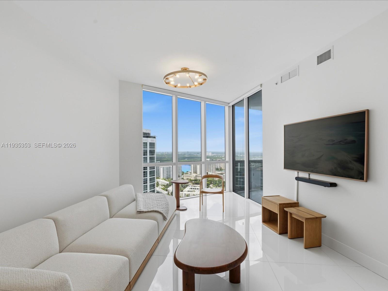 See details 5508 1 / 2 920 sq. ft. $ 2026-07-19 0 Photo