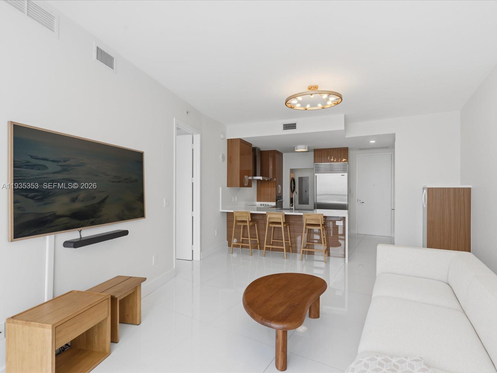 See details 5508 1 / 2 920 sq. ft. $ 2026-07-19 0 Photo