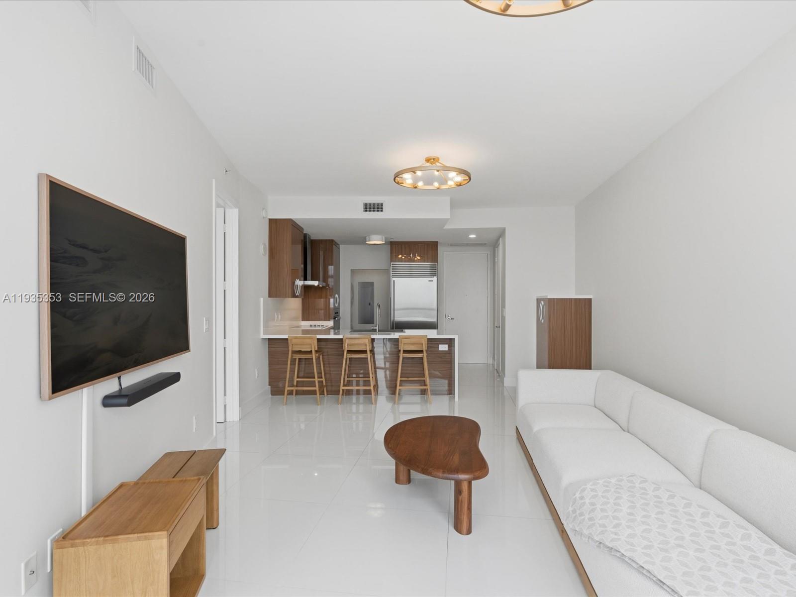 See details 5508 1 / 2 920 sq. ft. $ 2026-07-19 0 Photo
