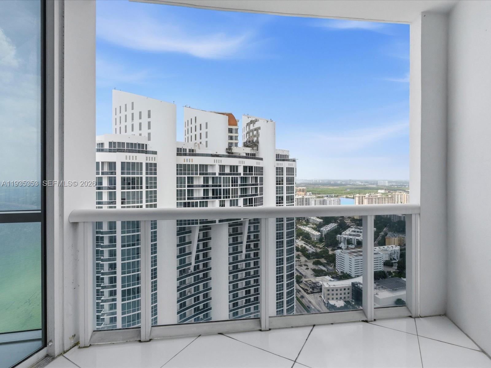 See details 5508 1 / 2 920 sq. ft. $ 2026-07-19 0 Photo