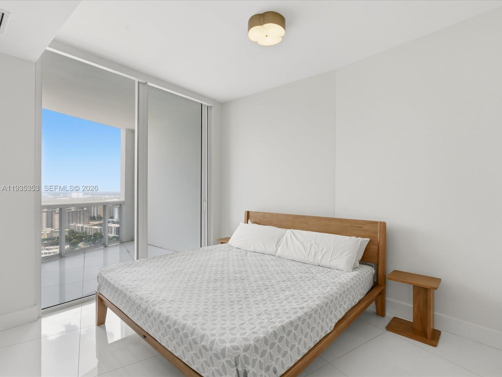 See details 5508 1 / 2 920 sq. ft. $ 2026-07-19 0 Photo