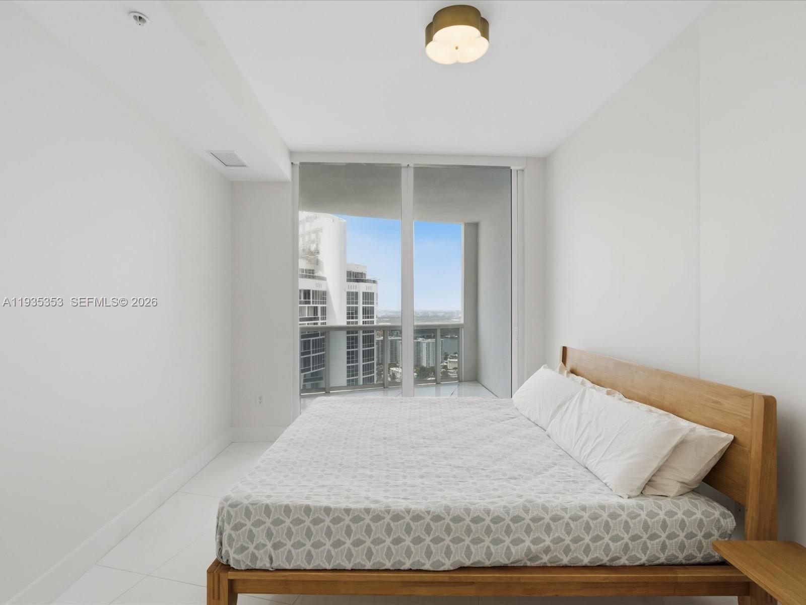 See details 5508 1 / 2 920 sq. ft. $ 2026-07-19 0 Photo