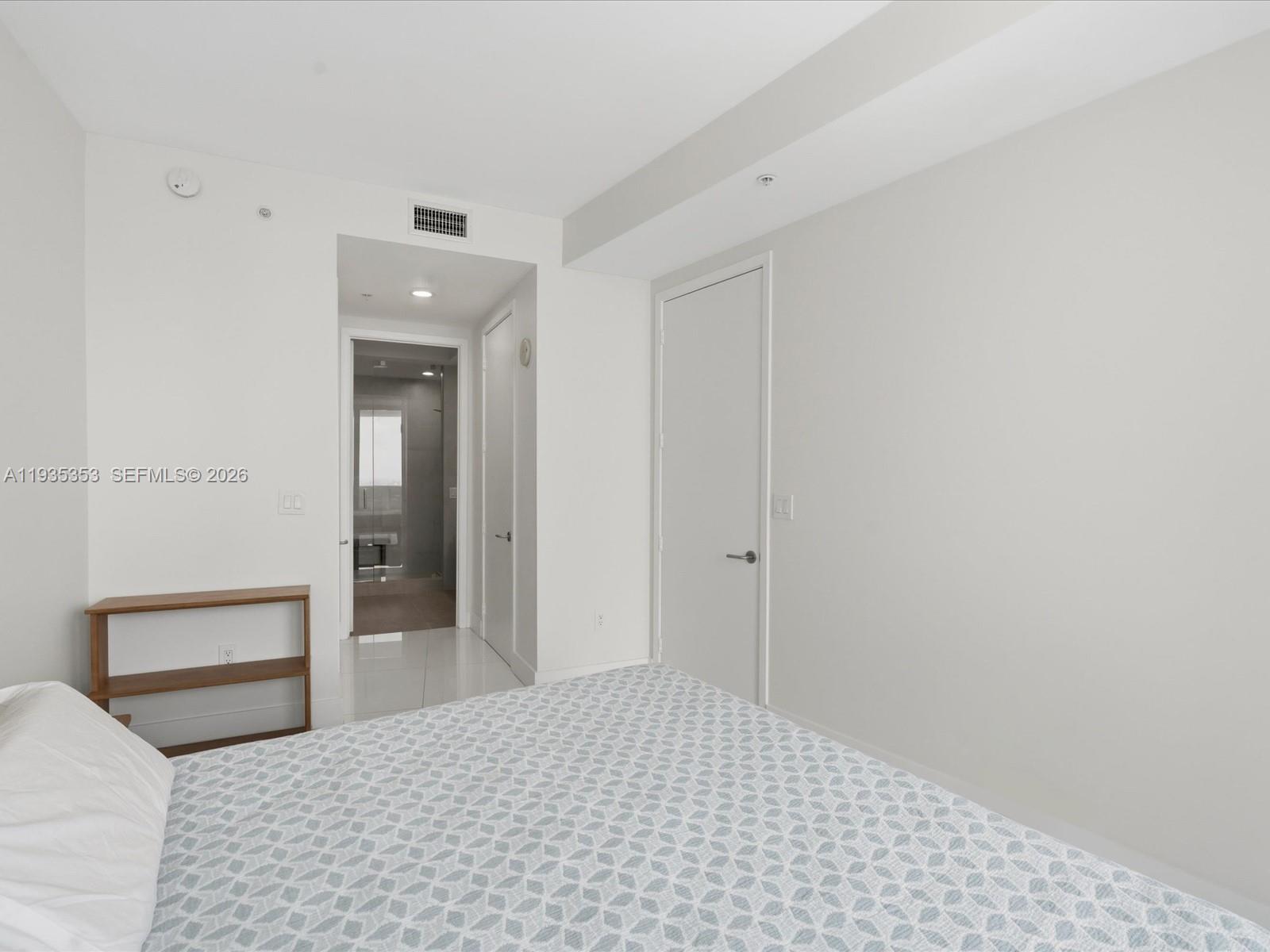 See details 5508 1 / 2 920 sq. ft. $ 2026-07-19 0 Photo