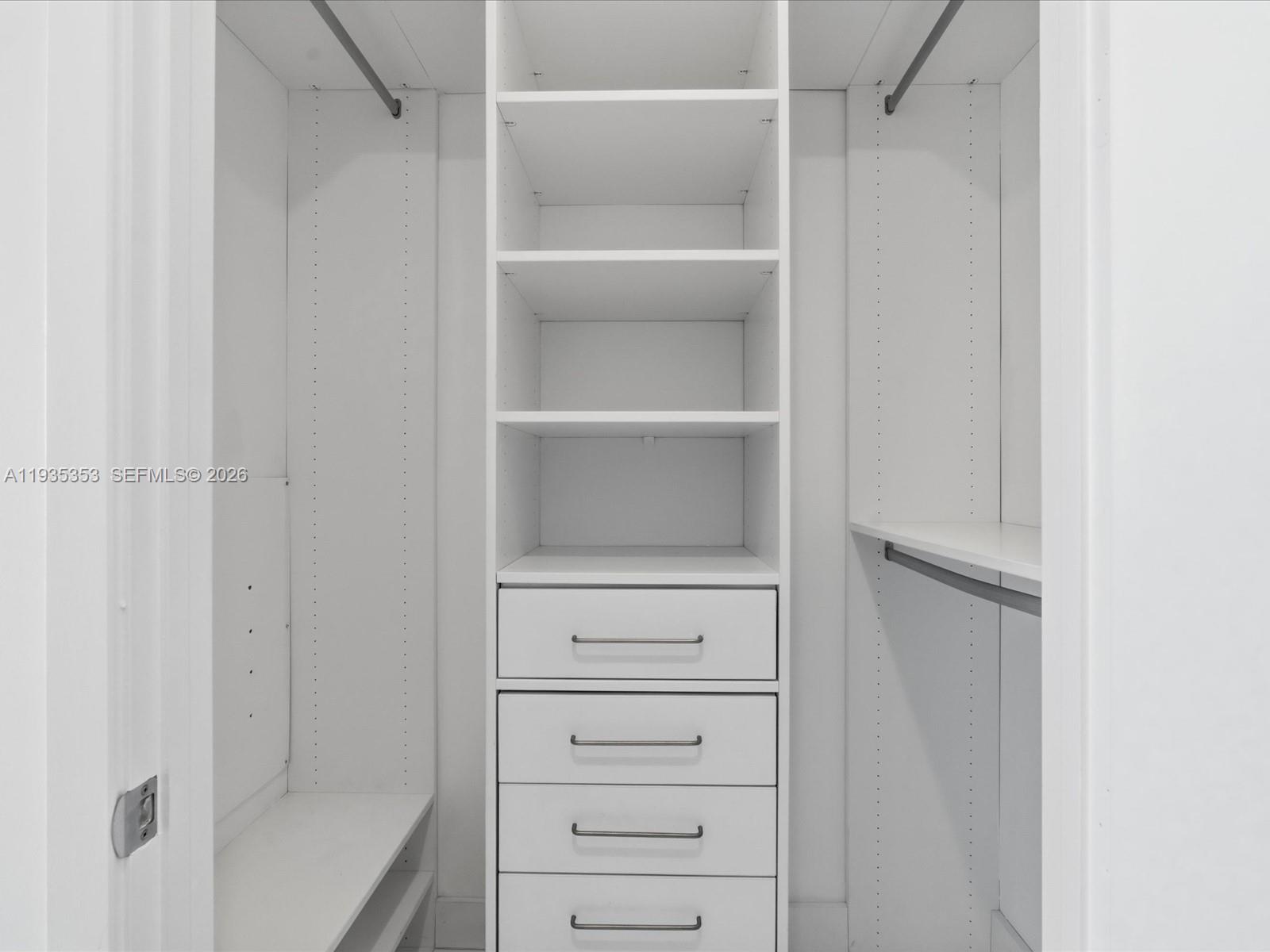 See details 5508 1 / 2 920 sq. ft. $ 2026-07-19 0 Photo