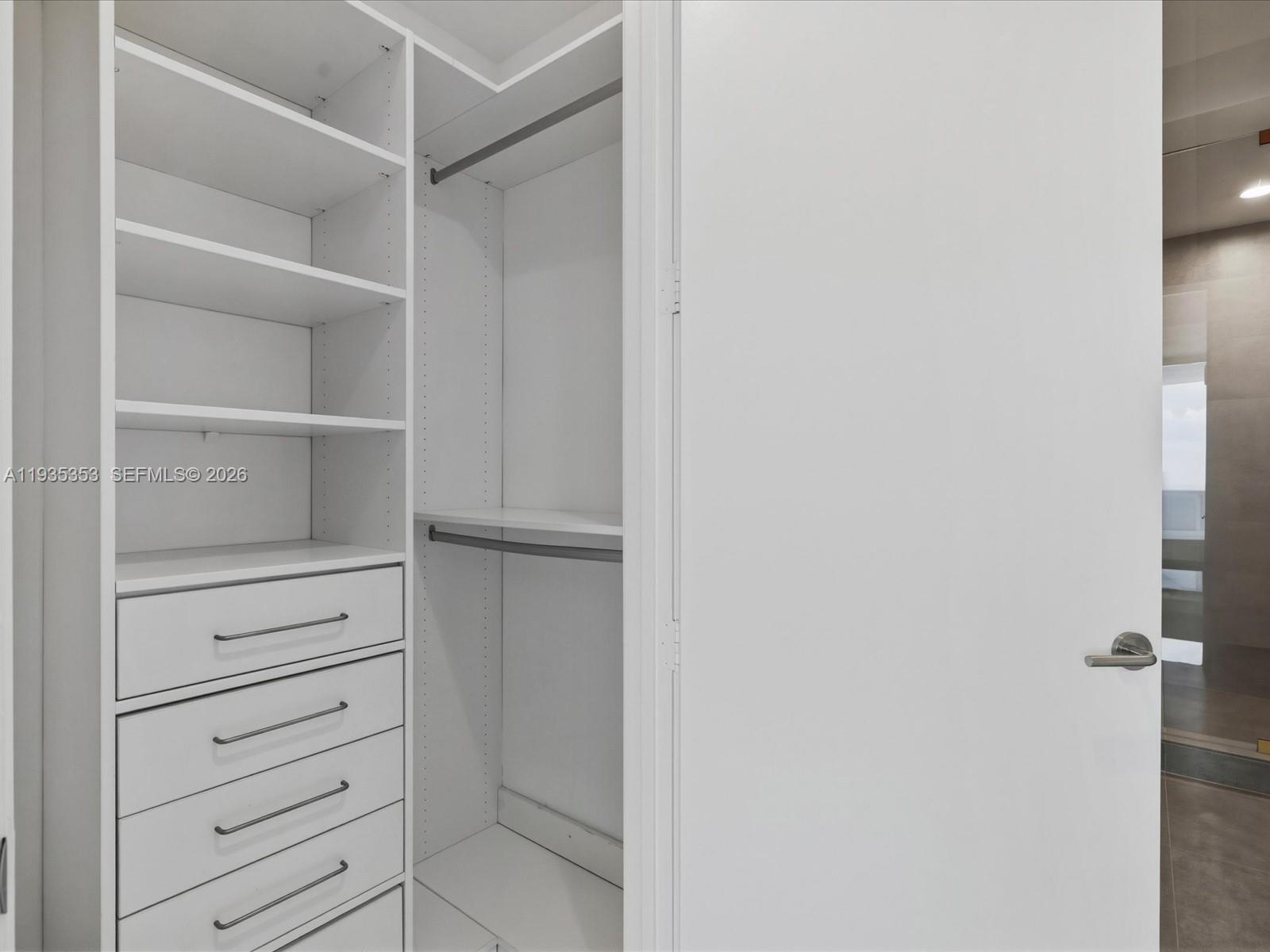 See details 5508 1 / 2 920 sq. ft. $ 2026-07-19 0 Photo