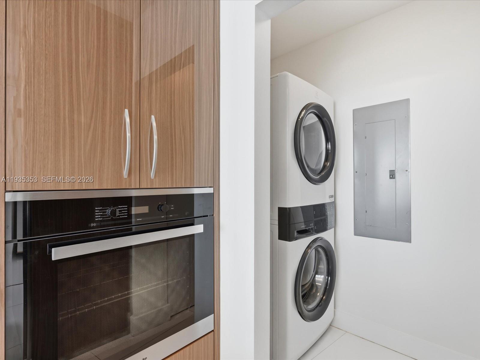 See details 5508 1 / 2 920 sq. ft. $ 2026-07-19 0 Photo