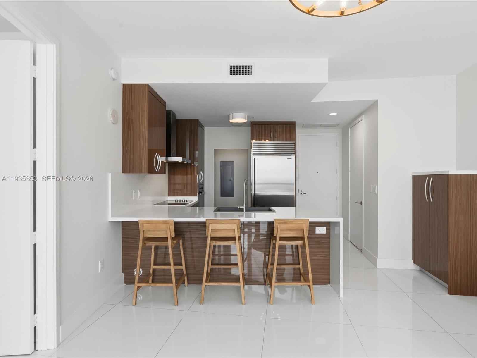 See details 5508 1 / 2 920 sq. ft. $ 2026-07-19 0 Photo