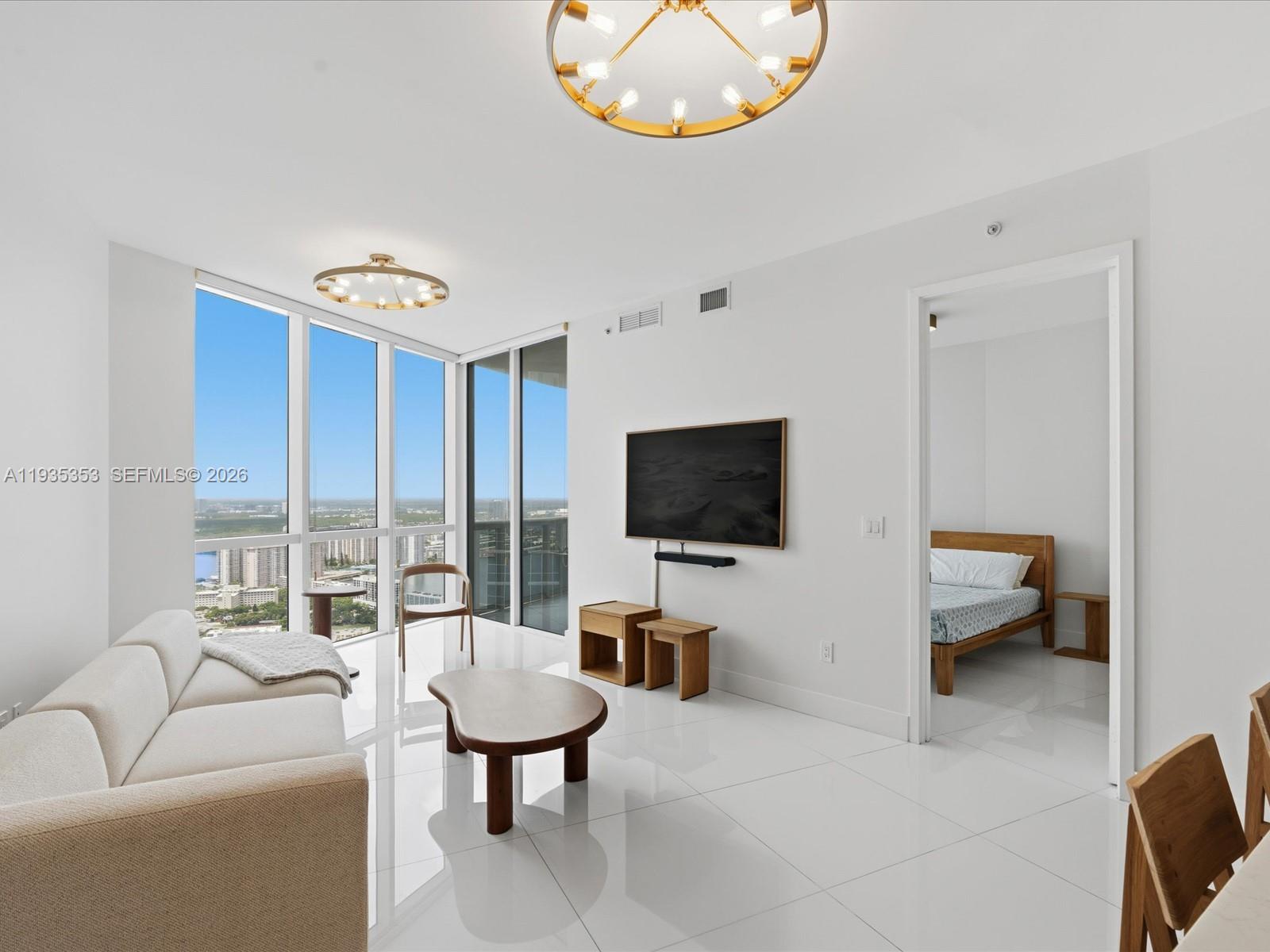 See details 5508 1 / 2 920 sq. ft. $ 2026-07-19 0 Photo