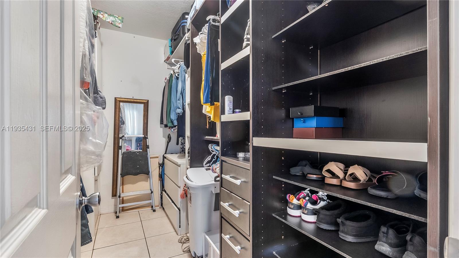   /  2150 sq. ft. $ 2025-12-26 0 foto