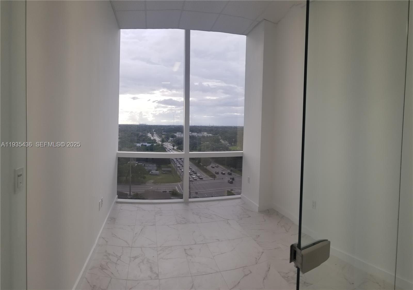   /   кв.футов $ 2026-01-23 0 Фото