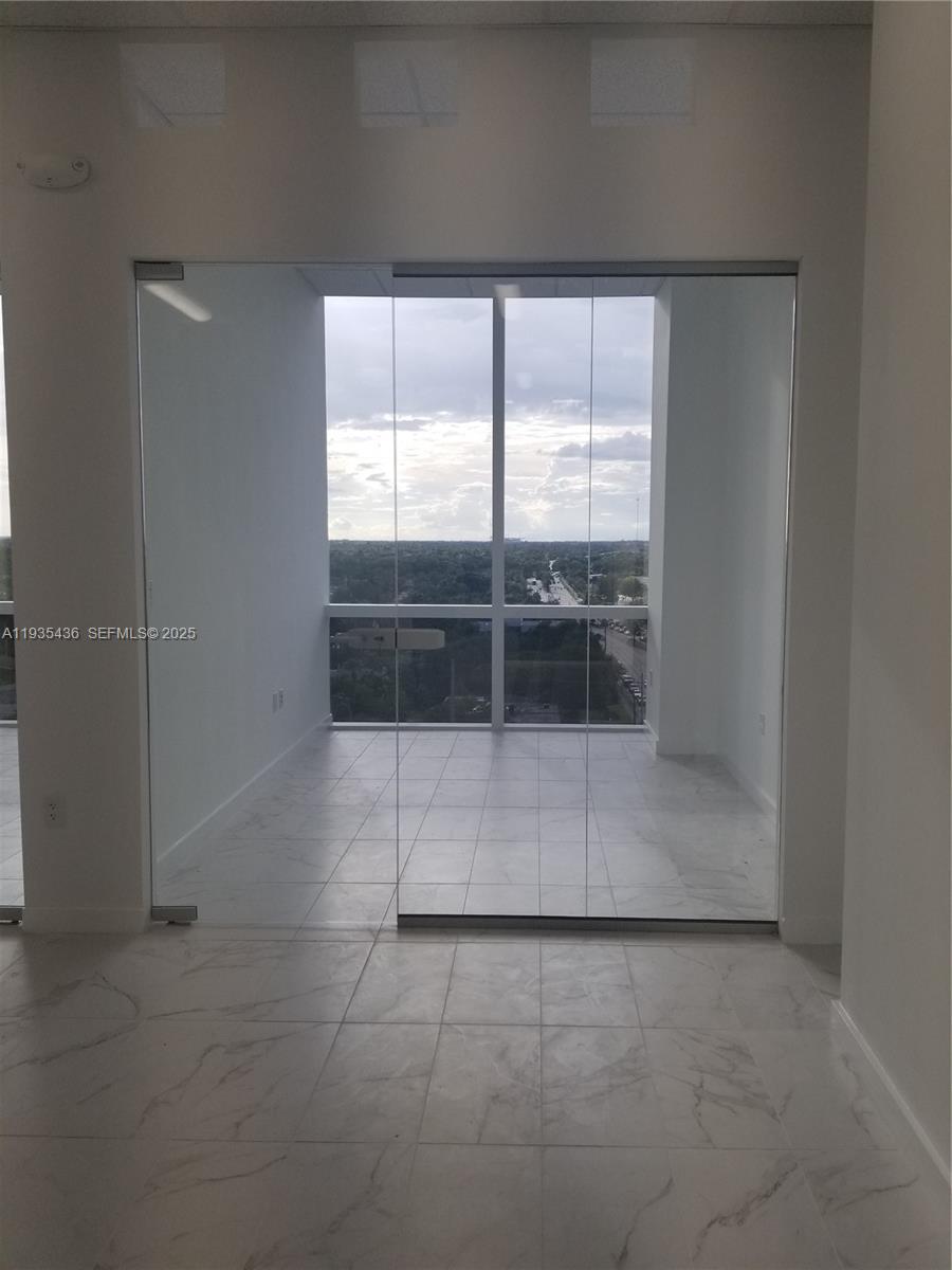   /   кв.футов $ 2026-01-23 0 Фото