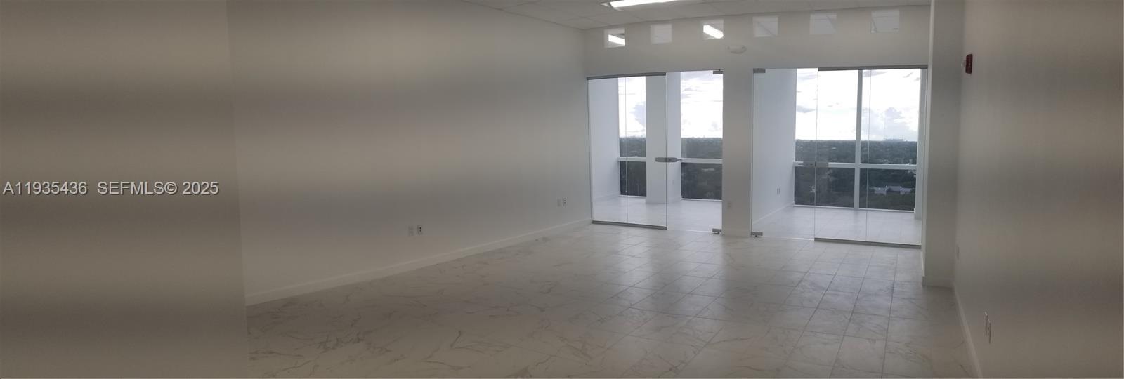   /   кв.футов $ 2026-01-23 0 Фото