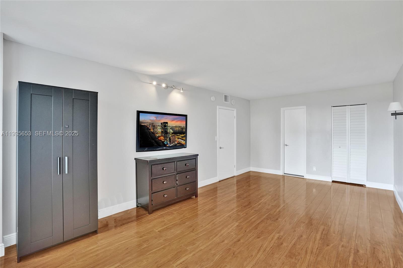 Photo of 2500 Parkview Dr  #917, Hallandale Beach, Florida, 33009 - 