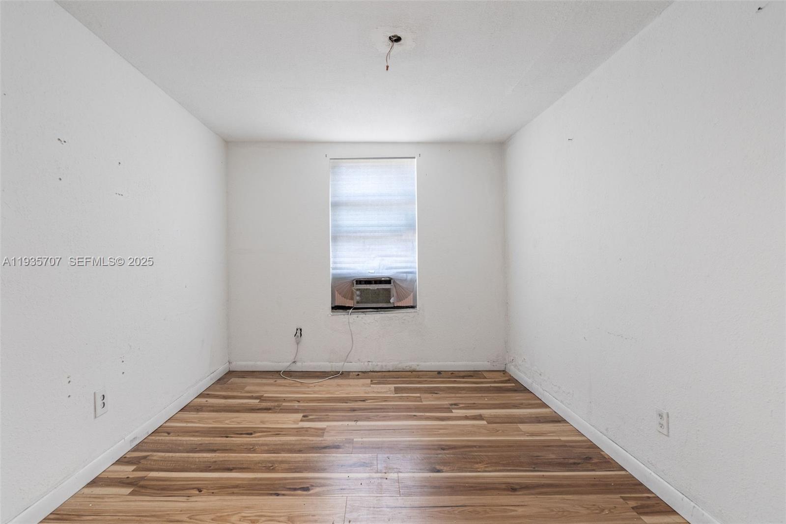 Подробнее / 7382 кв.футов $ 2025-12-27 0 Фото