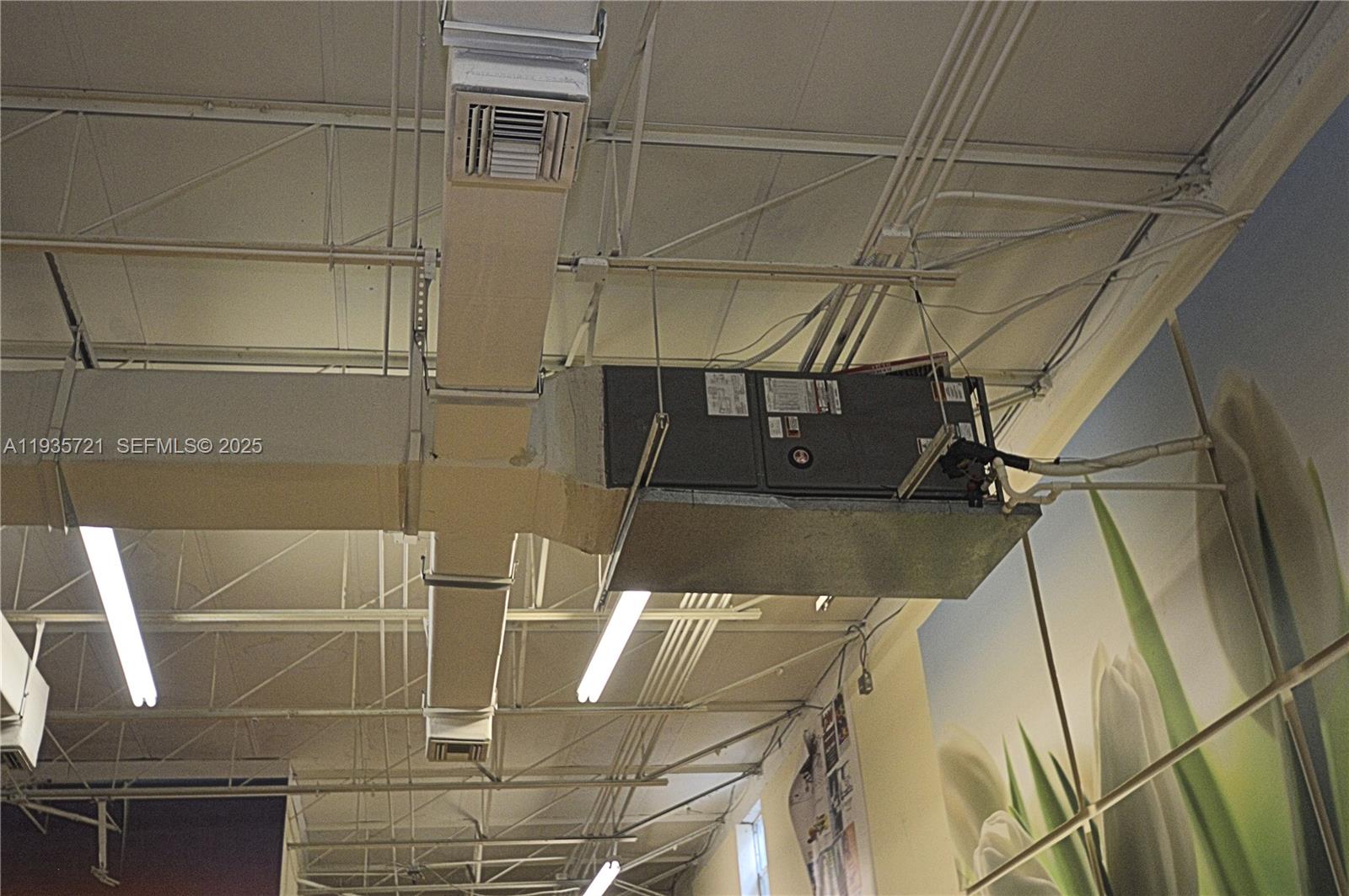 See details 1680 / sq. ft. $ 2025-12-27 0 Photo