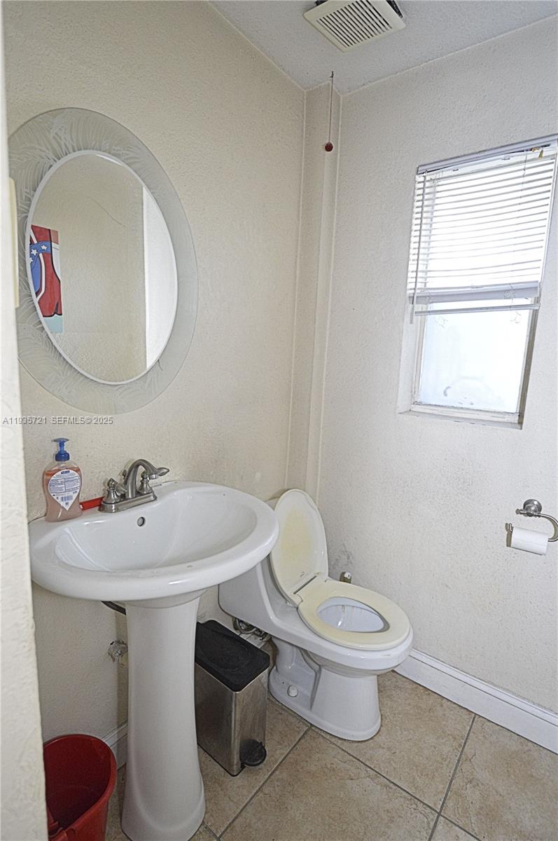 See details 1680 / sq. ft. $ 2025-12-27 0 Photo