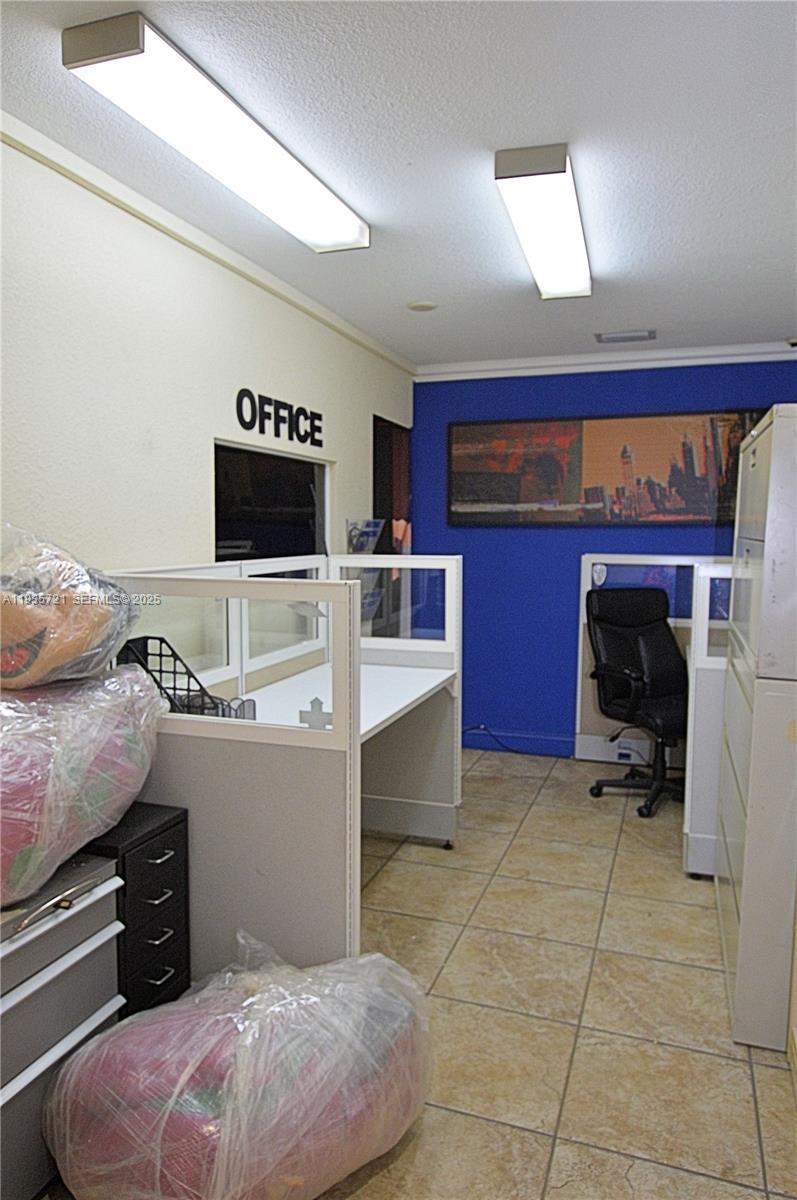 See details 1680 / sq. ft. $ 2025-12-27 0 Photo