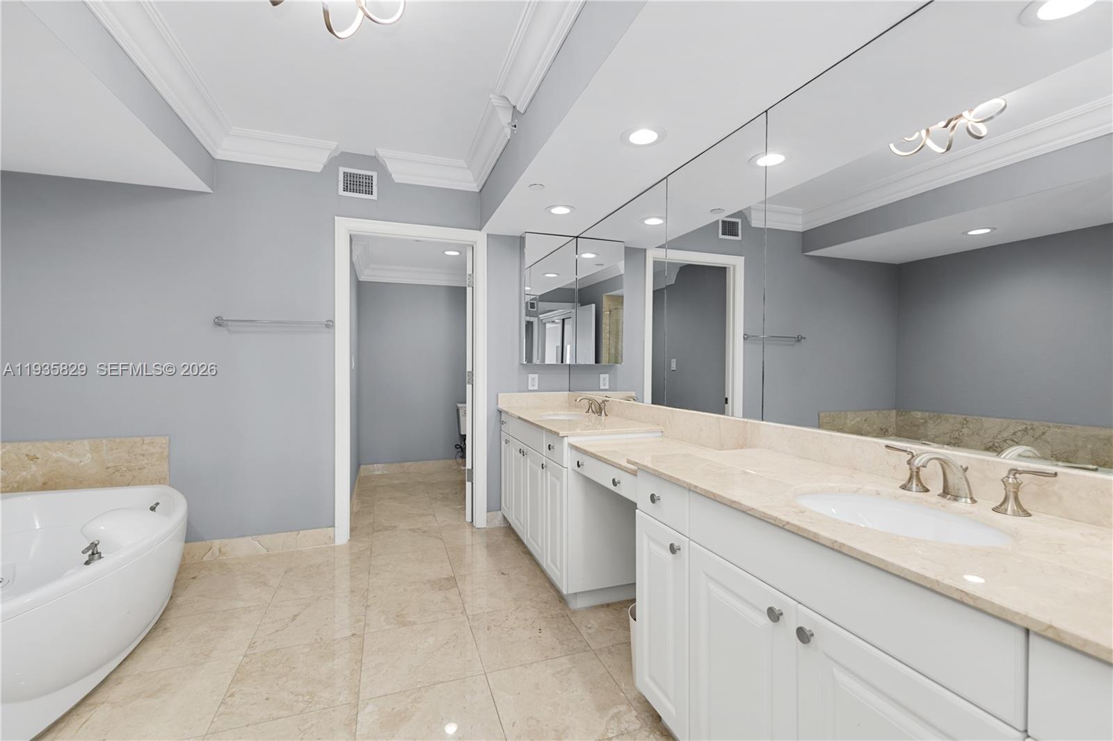 Photo of 20201 Country Club Dr  #2506, Aventura, Florida, 33180 - 