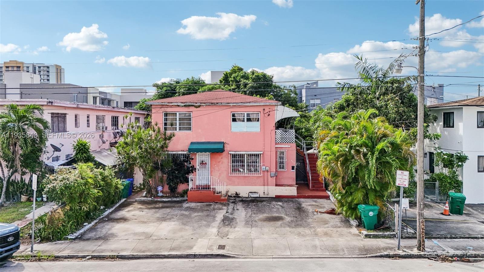 Подробнее / 2012 кв.футов $ 2026-01-02 0 Фото