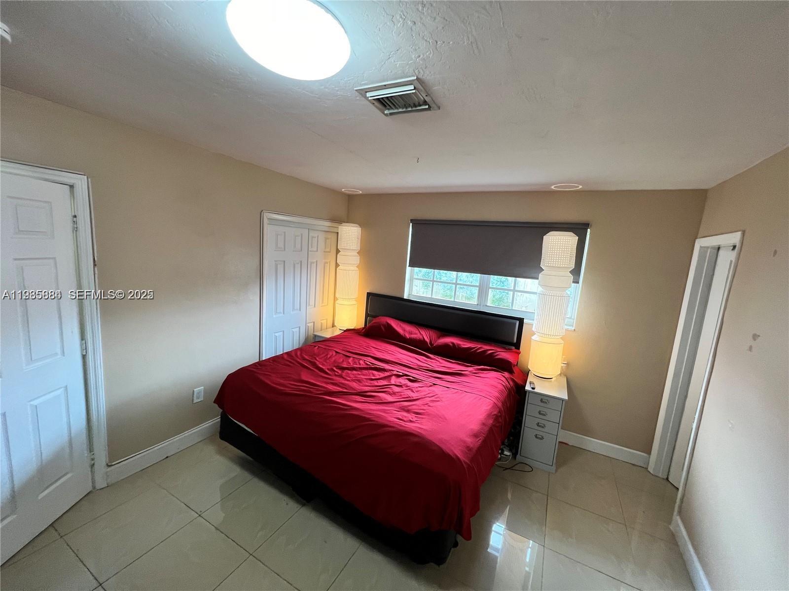   /  2590 кв.футов $ 2025-12-28 0 Фото