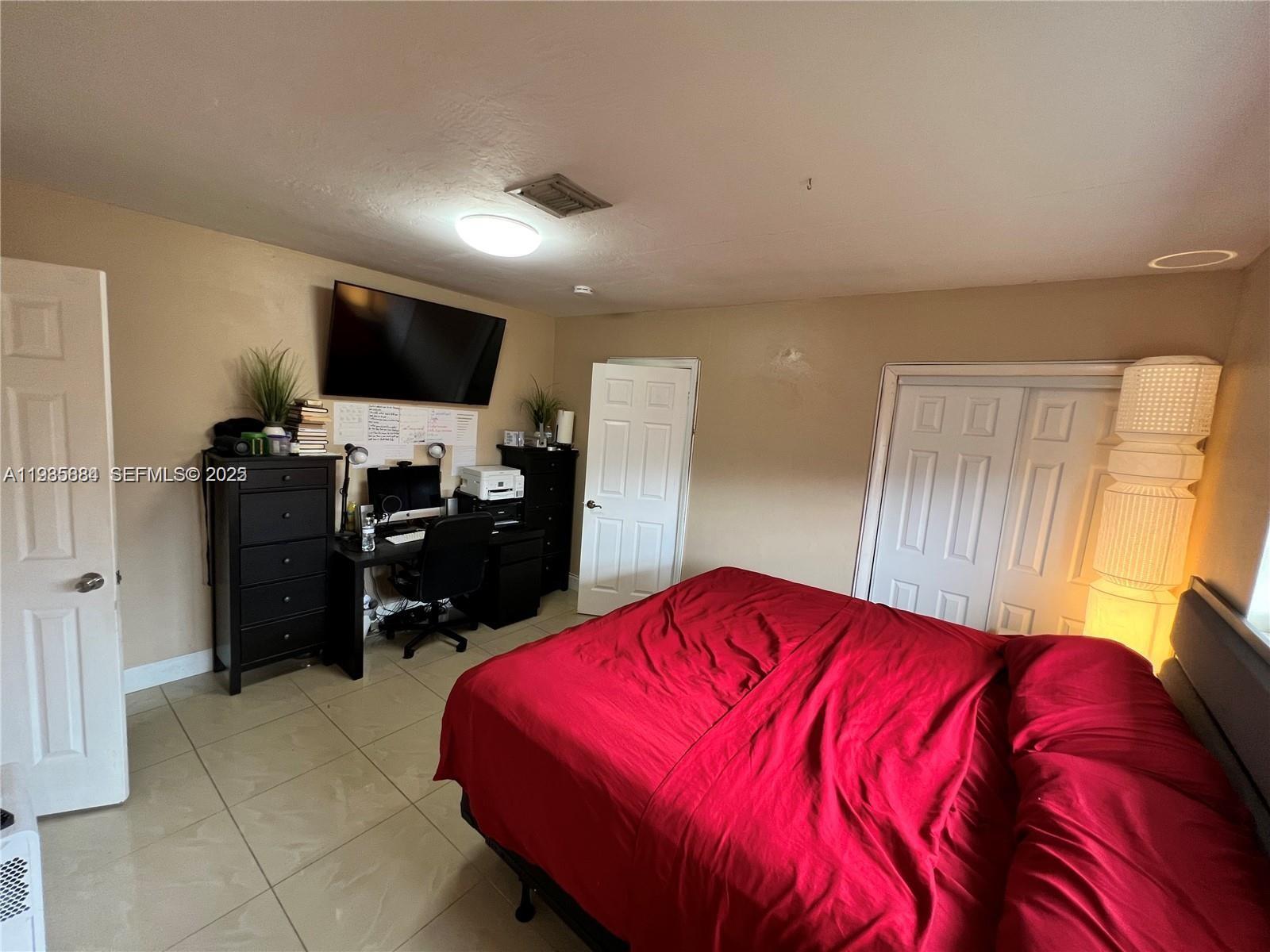   /  2590 кв.футов $ 2025-12-28 0 Фото