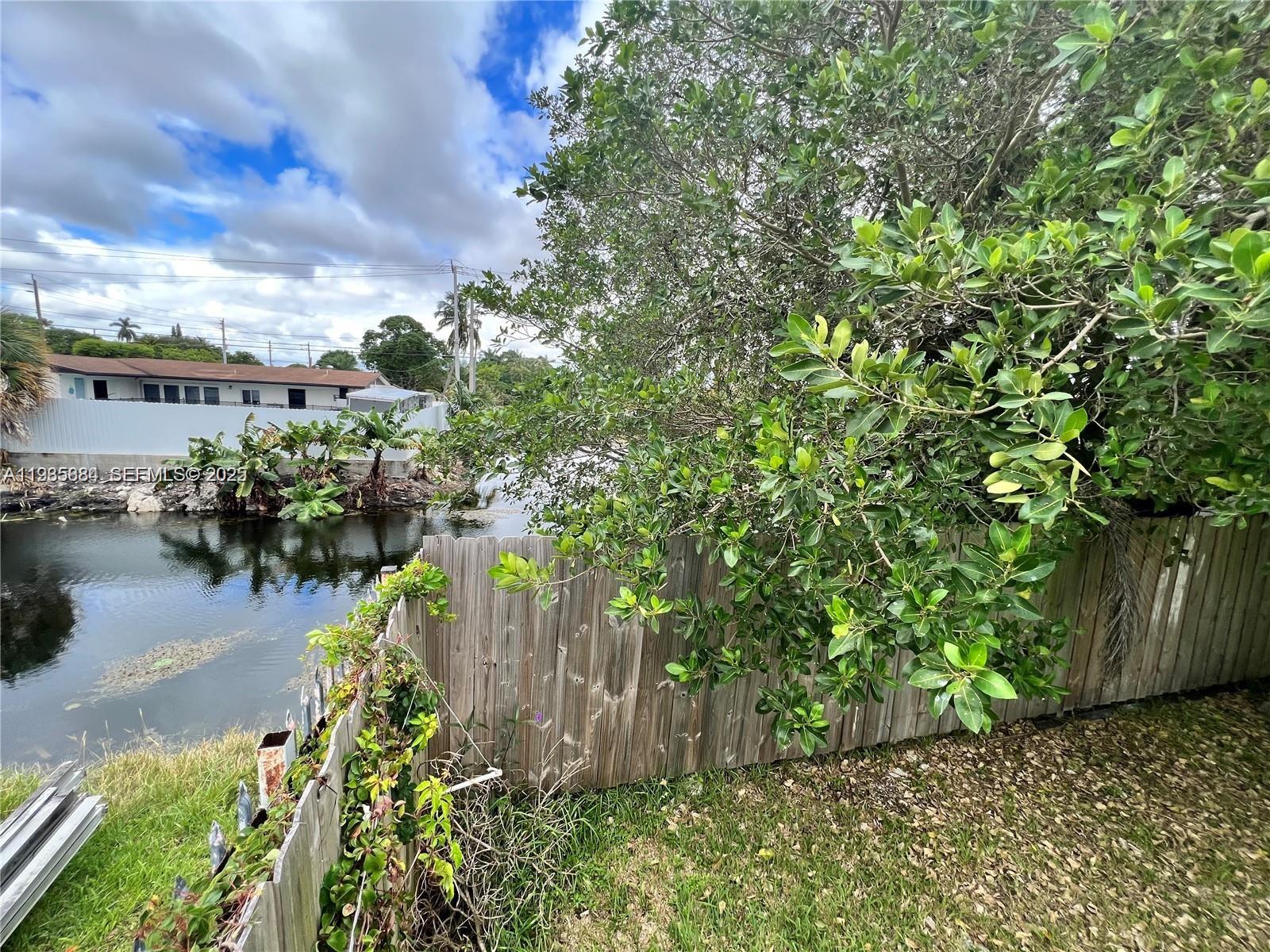   /  2590 кв.футов $ 2025-12-28 0 Фото