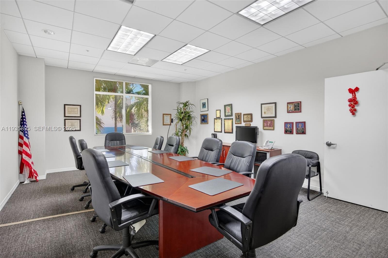 201  /   sq. ft. $ 2025-12-28 0 foto