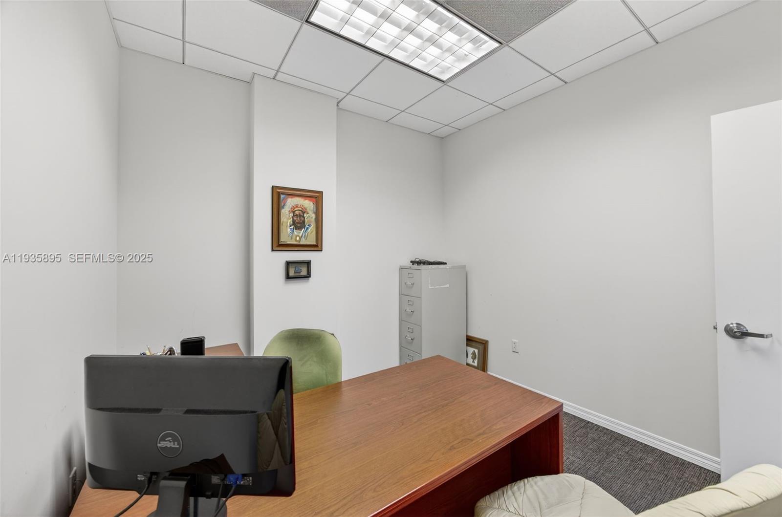 201  /   sq. ft. $ 2025-12-28 0 foto