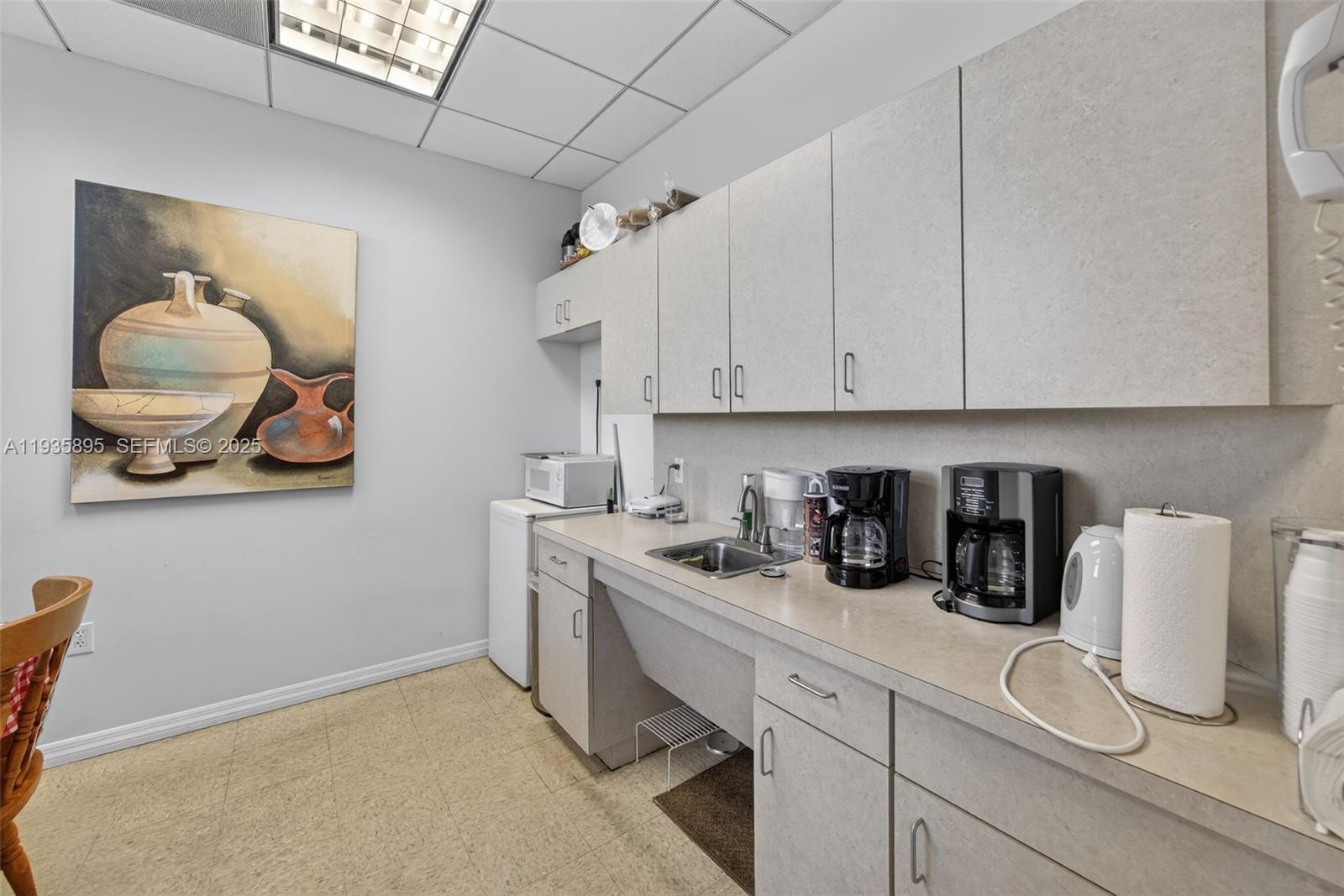 201  /   sq. ft. $ 2025-12-28 0 foto