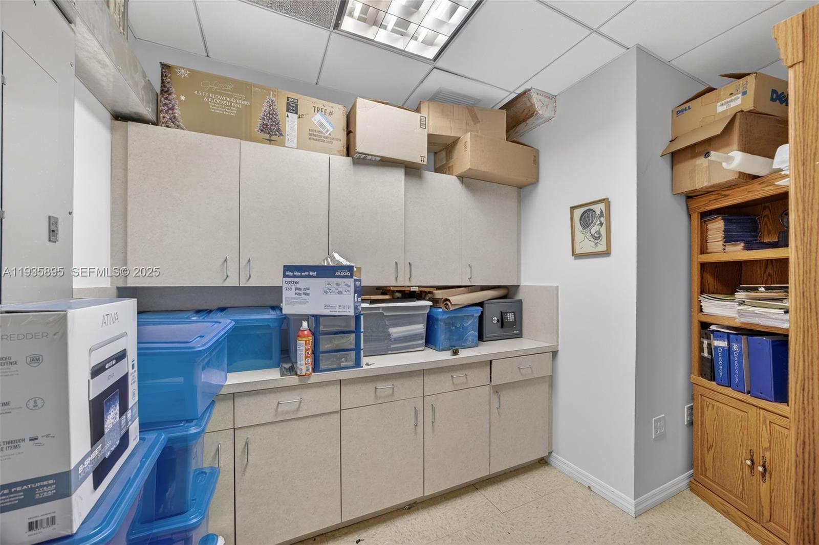 201  /   sq. ft. $ 2025-12-28 0 foto