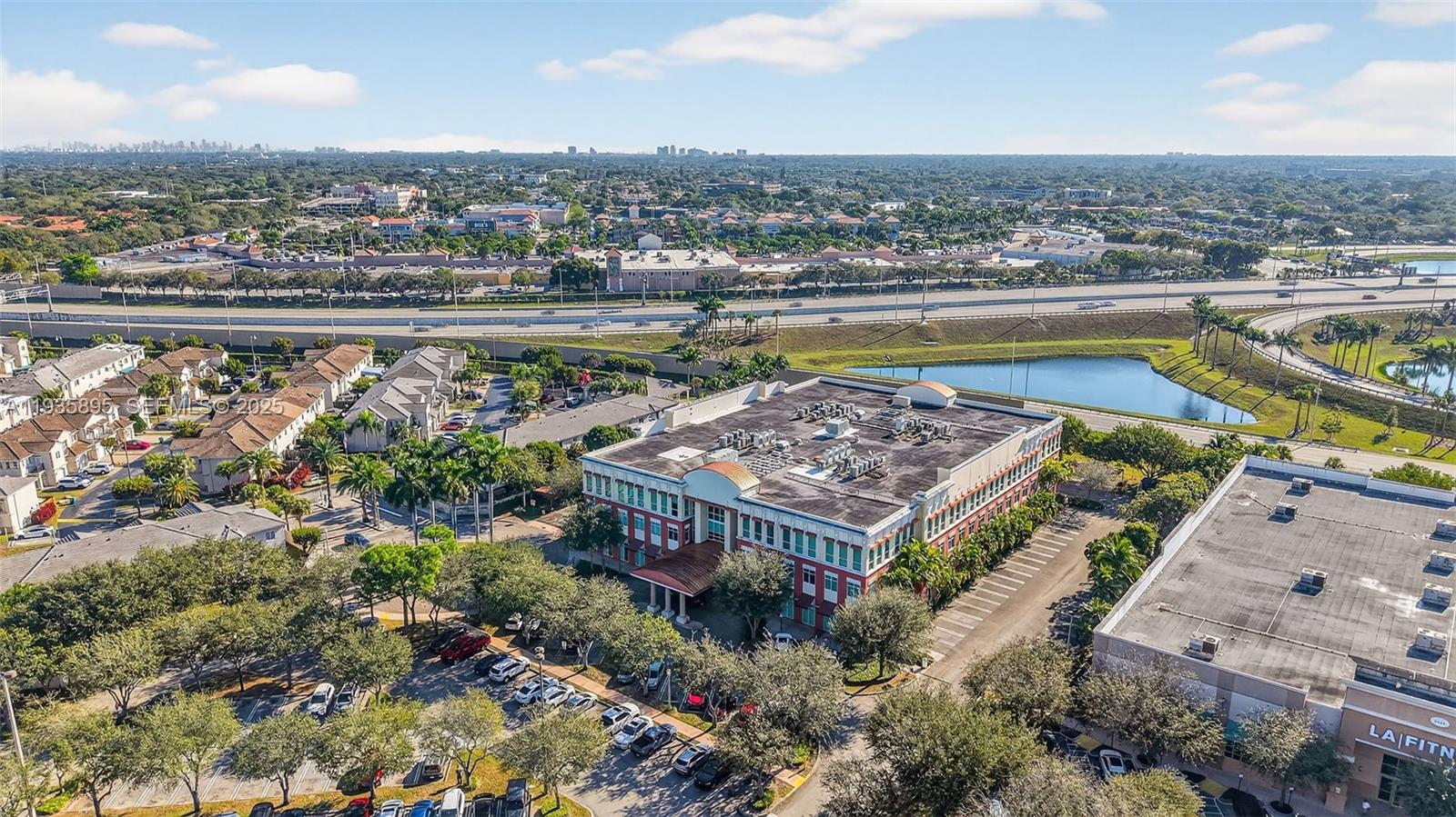 201  /   sq. ft. $ 2025-12-28 0 foto