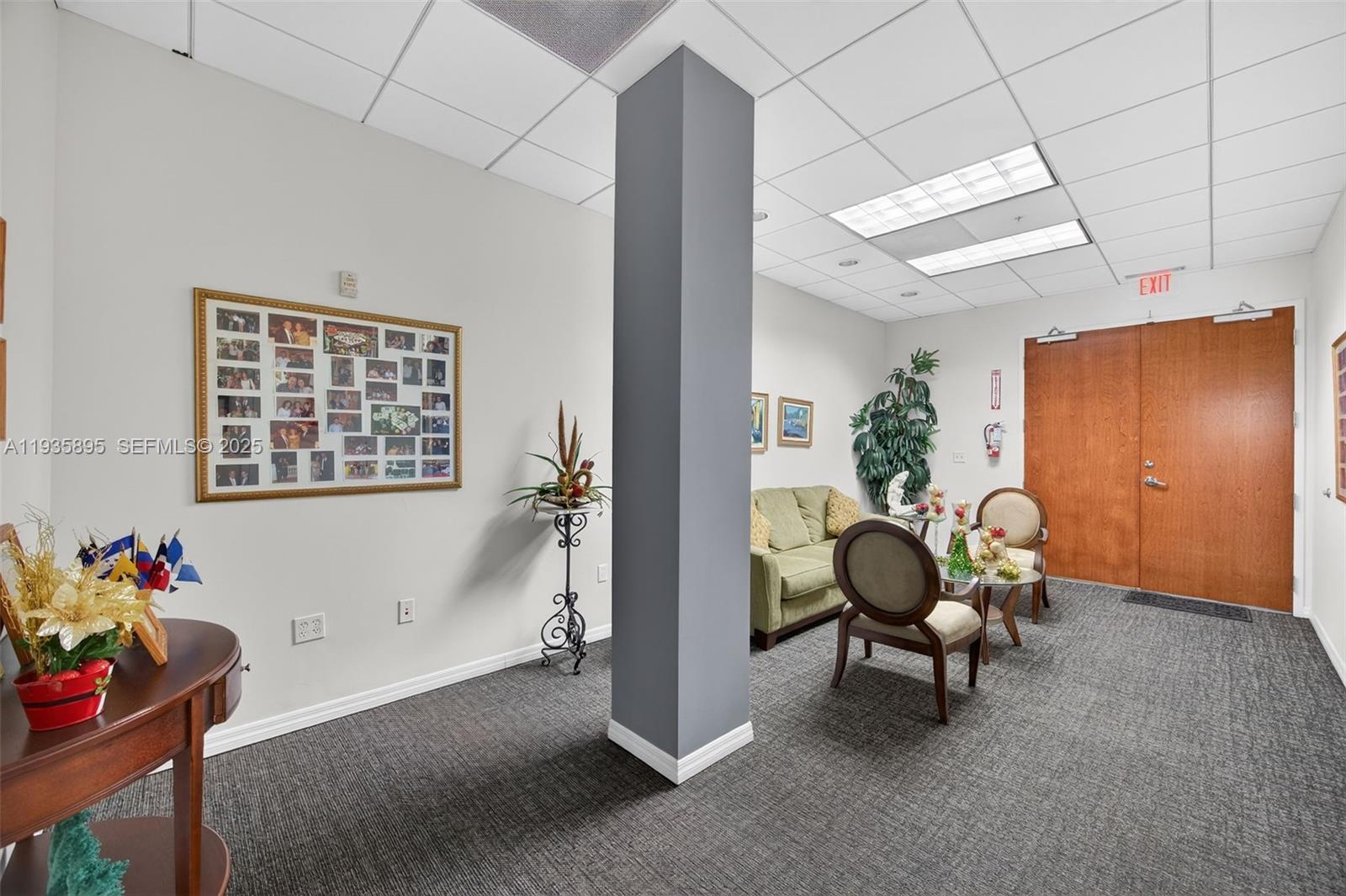 201  /   sq. ft. $ 2025-12-28 0 foto