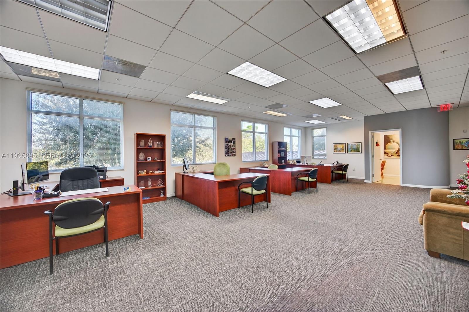 201  /   sq. ft. $ 2025-12-28 0 foto