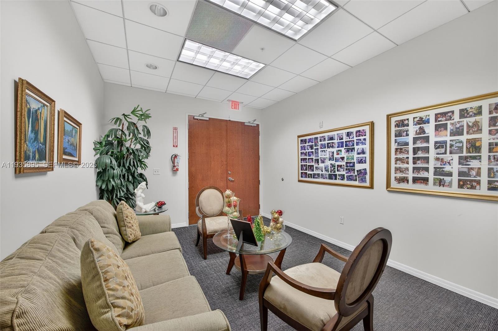 201  /   sq. ft. $ 2025-12-28 0 foto