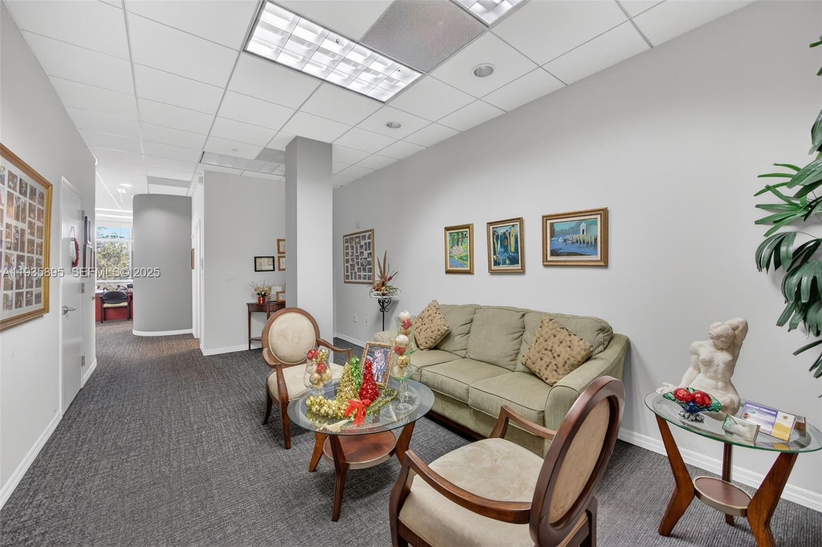 201  /   sq. ft. $ 2025-12-28 0 foto