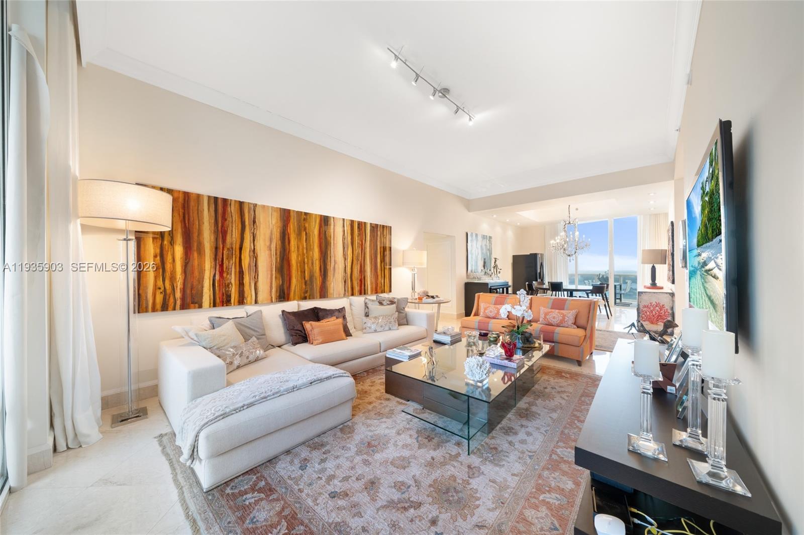 Подробнее 3906 2 / 4 2327 кв.футов $ 2025-12-28 0 Фото