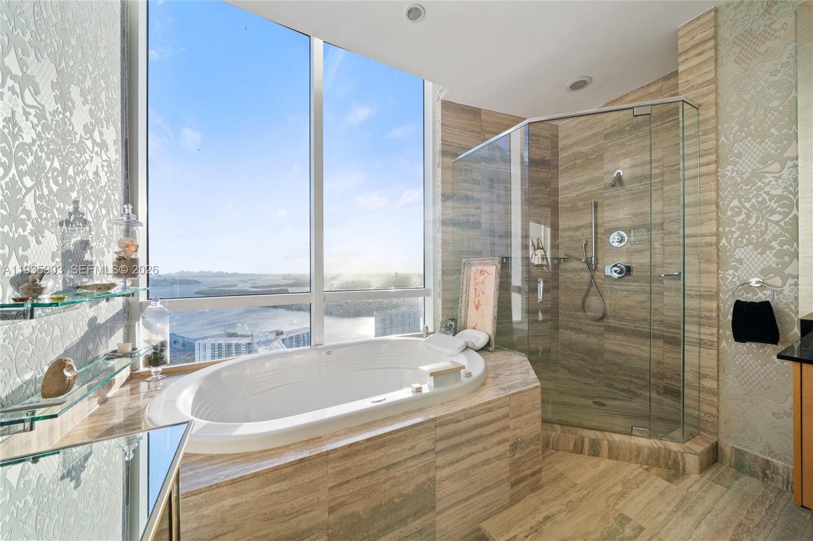 Подробнее 3906 2 / 4 2327 кв.футов $ 2025-12-28 0 Фото