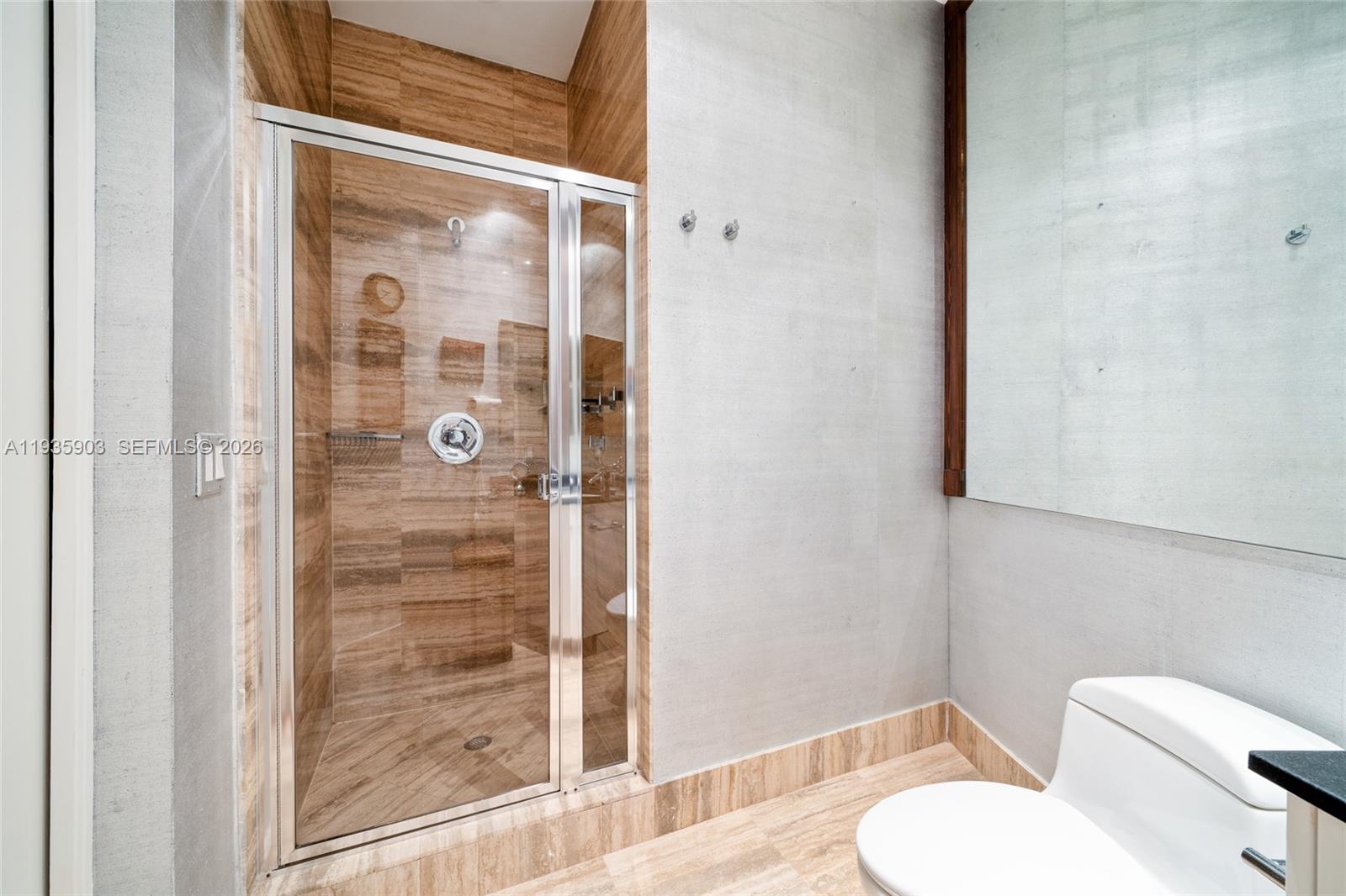 Подробнее 3906 2 / 4 2327 кв.футов $ 2025-12-28 0 Фото