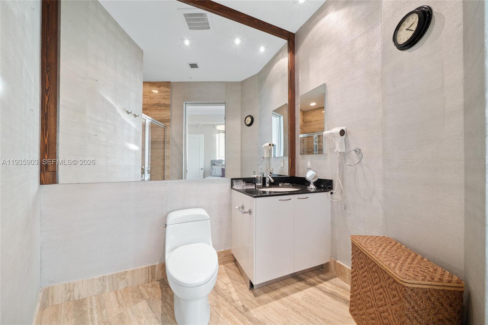 Подробнее 3906 2 / 4 2327 кв.футов $ 2025-12-28 0 Фото