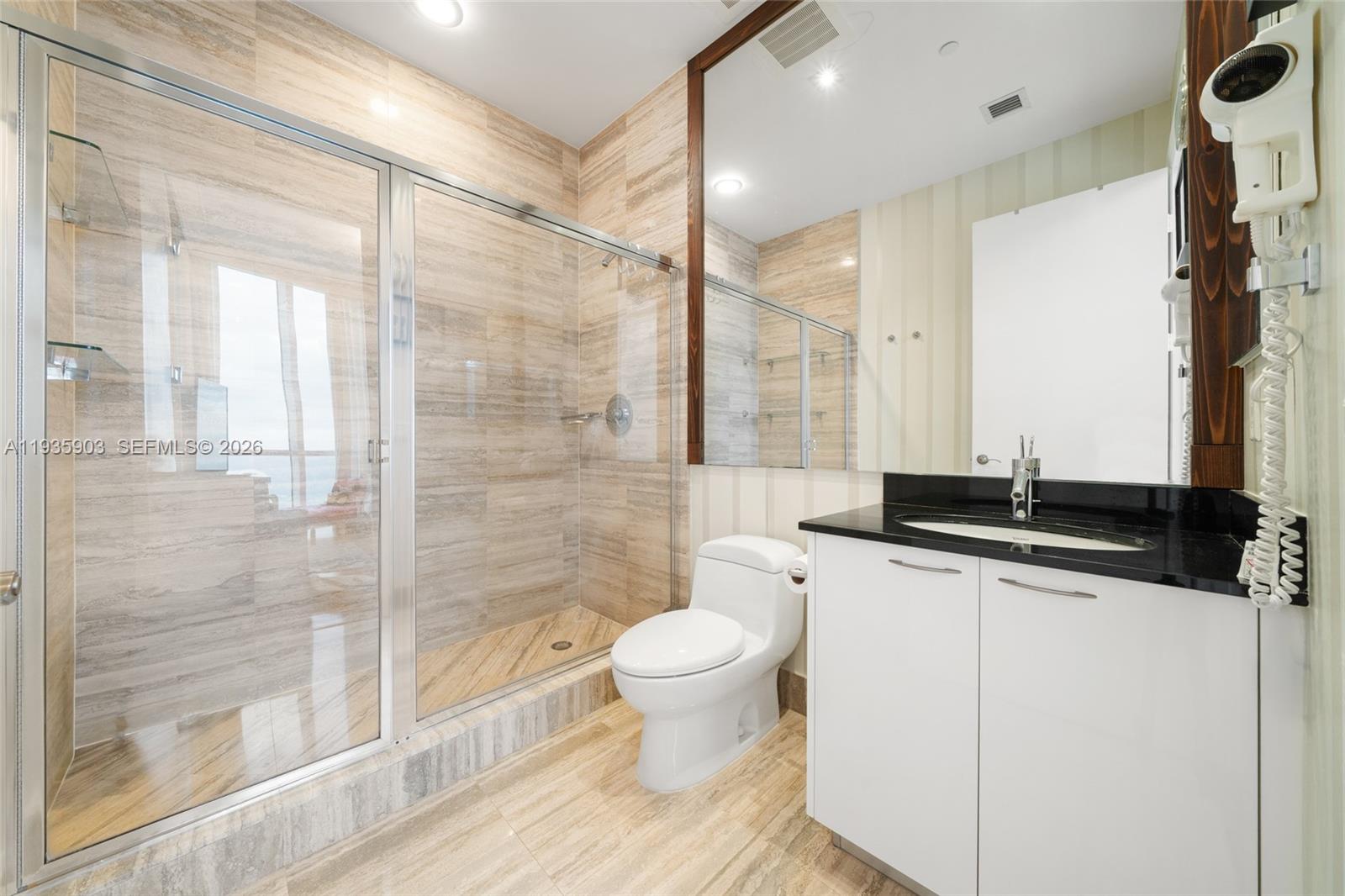 Подробнее 3906 2 / 4 2327 кв.футов $ 2025-12-28 0 Фото