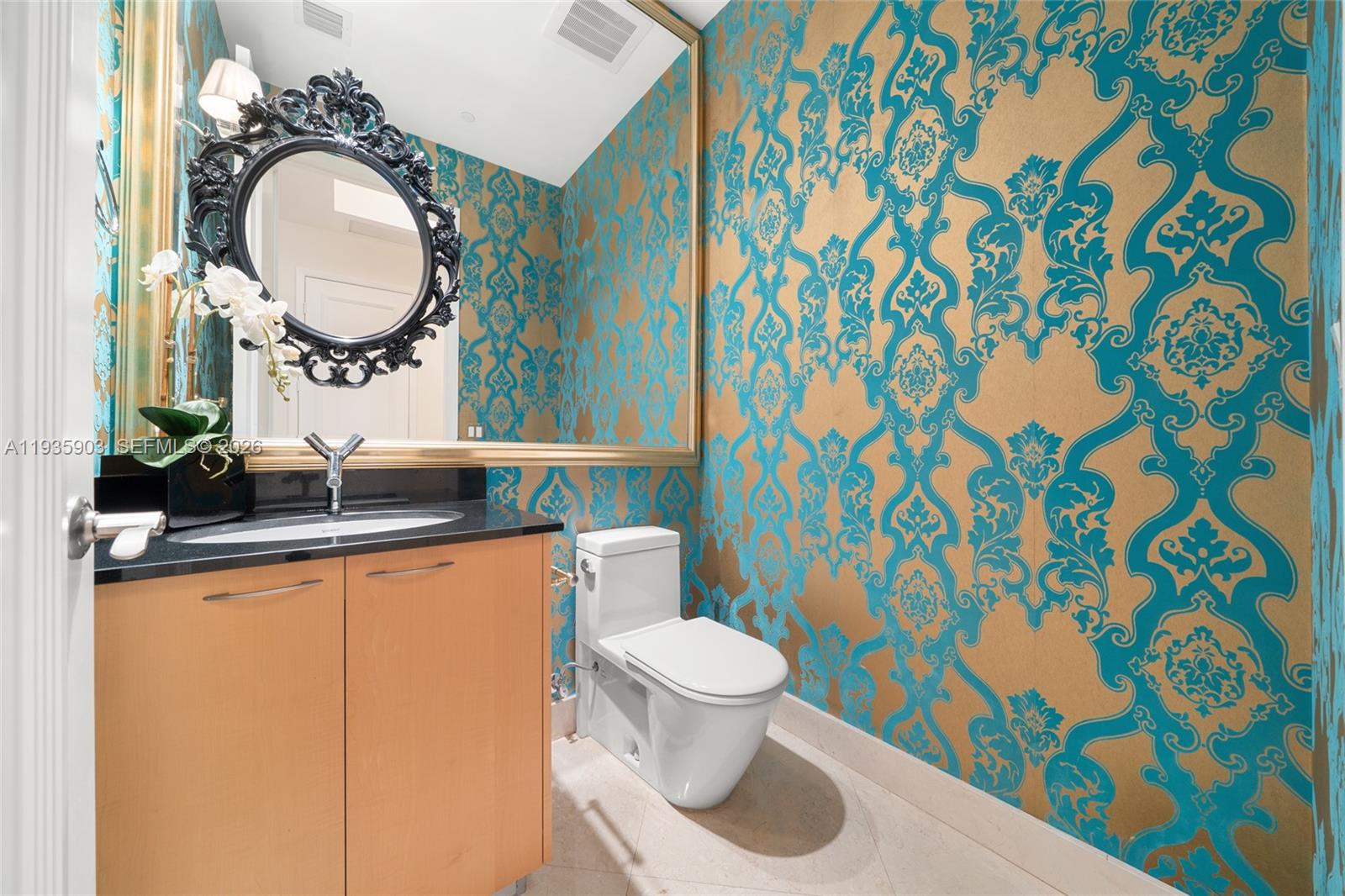 Подробнее 3906 2 / 4 2327 кв.футов $ 2025-12-28 0 Фото