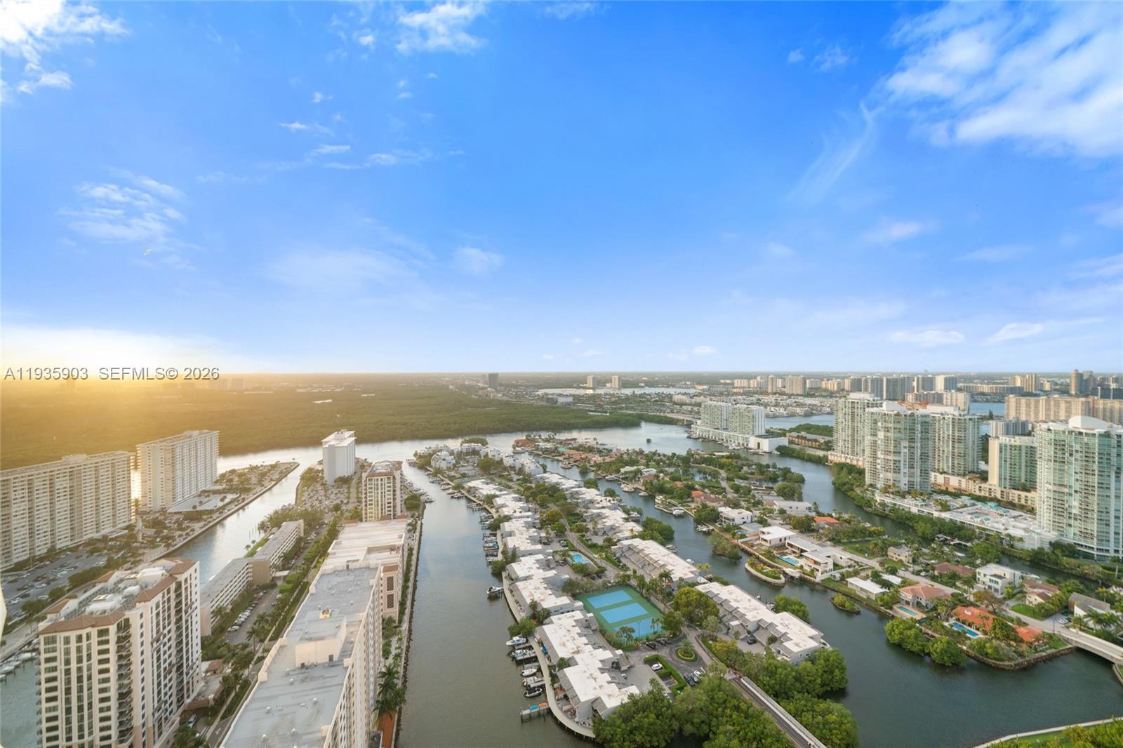 Подробнее 3906 2 / 4 2327 кв.футов $ 2025-12-28 0 Фото