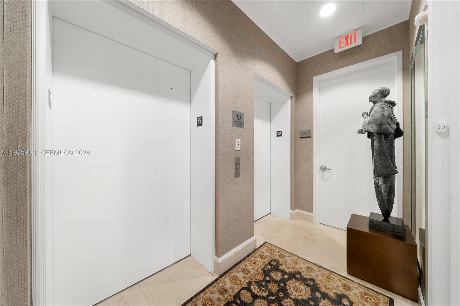 Подробнее 3906 2 / 4 2327 кв.футов $ 2025-12-28 0 Фото