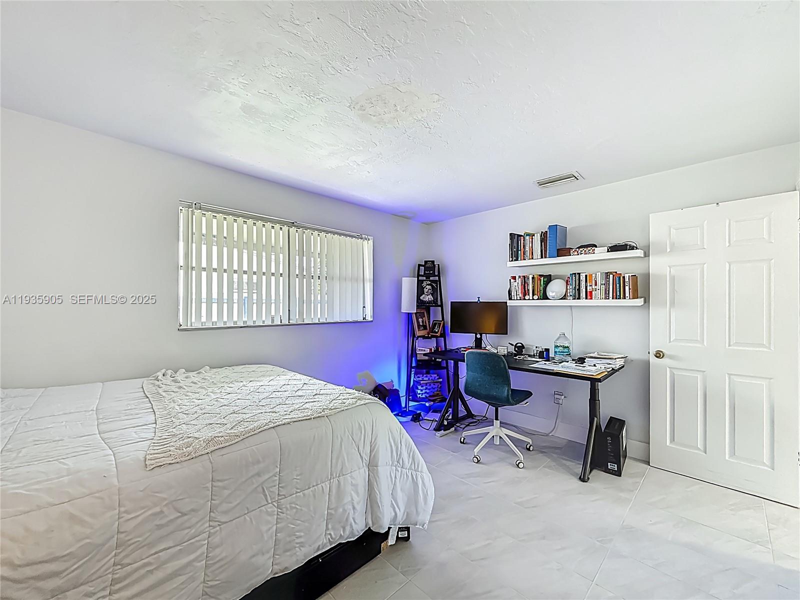 See details / 2135 sq. ft. $ 2025-12-28 0 Photo