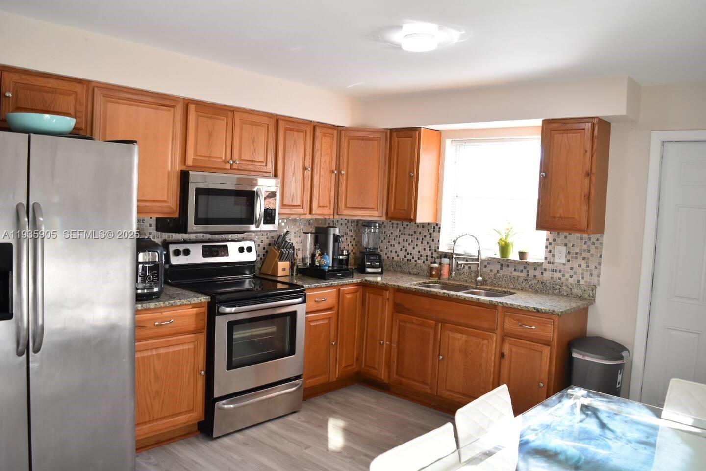 See details / 2135 sq. ft. $ 2025-12-28 0 Photo