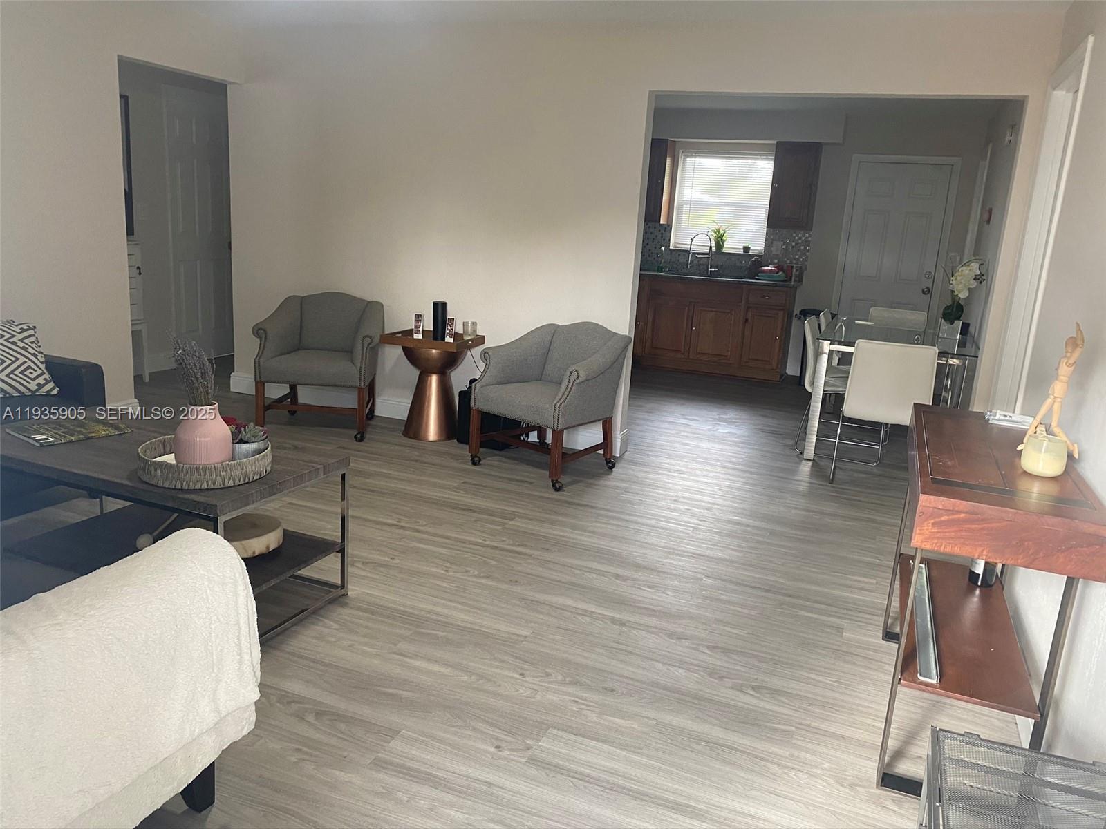 See details / 2135 sq. ft. $ 2025-12-28 0 Photo