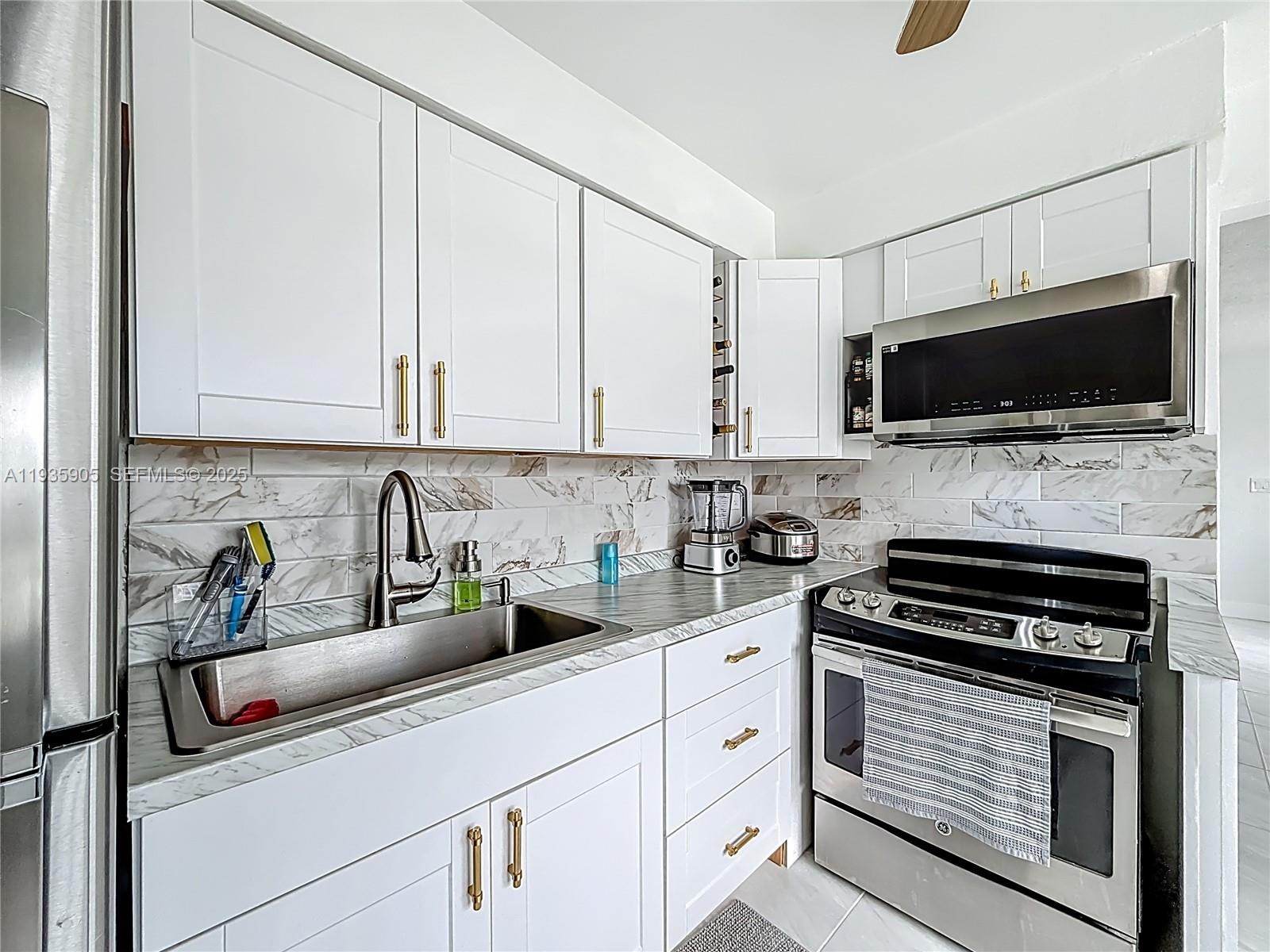 See details / 2135 sq. ft. $ 2025-12-28 0 Photo