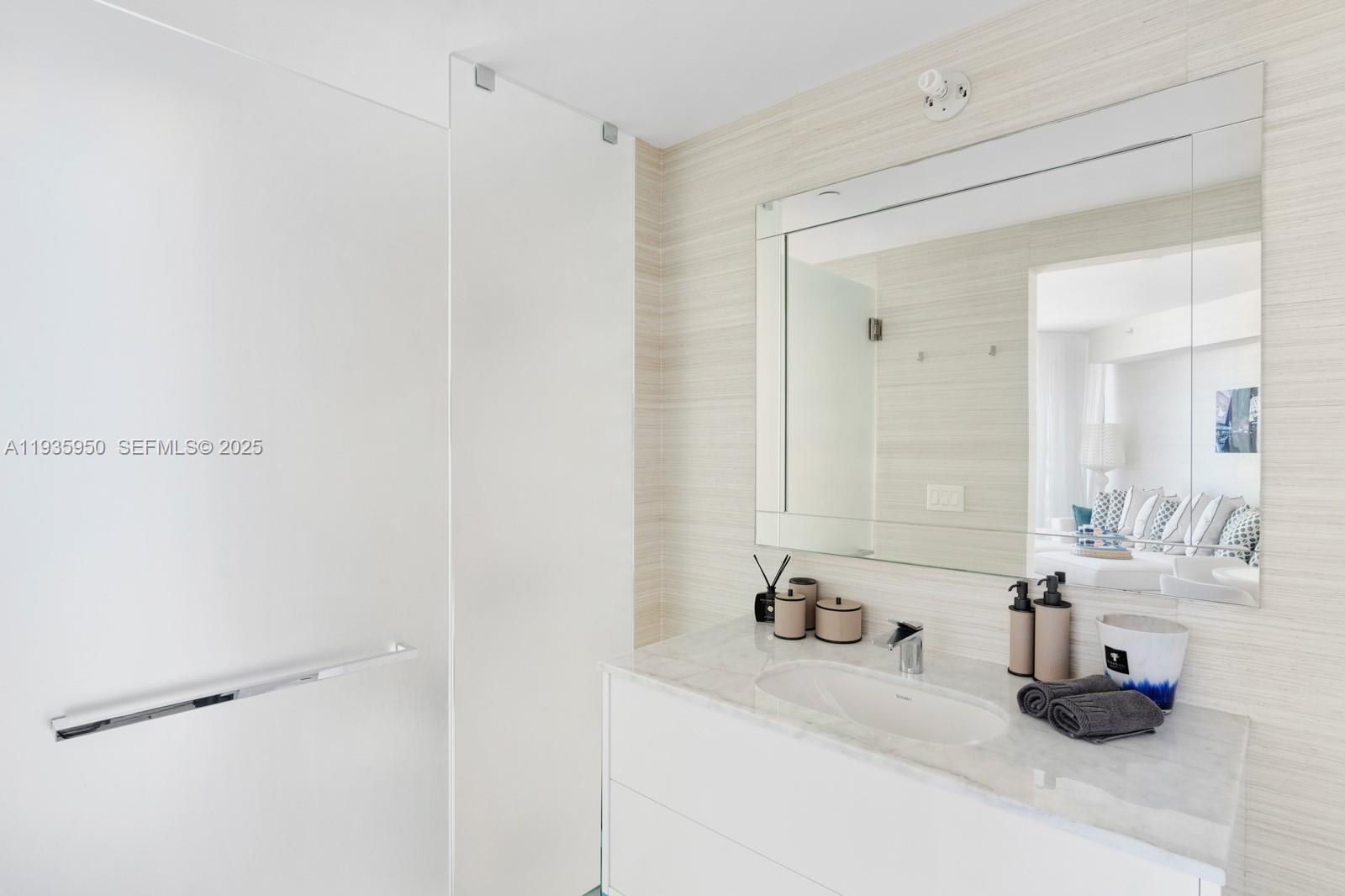 2304 5 / 7 6740 sq. ft. $ 2025-12-29 0 Photo