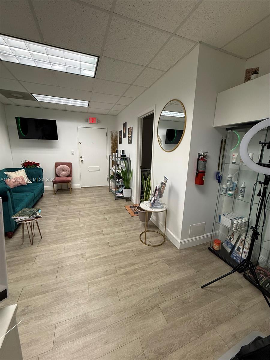 206  /   кв.футов $ 2025-12-29 0 Фото