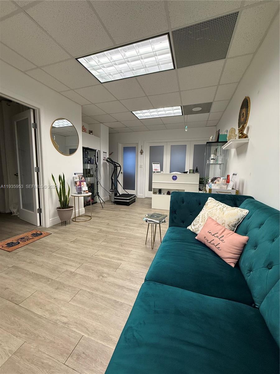 206  /   кв.футов $ 2025-12-29 0 Фото